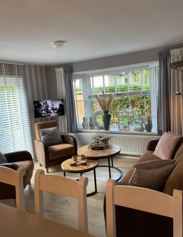 Luxe Chalet Met Prachtig Terras Op De Veluwe , Veel Privacy Хундерло Экстерьер фото