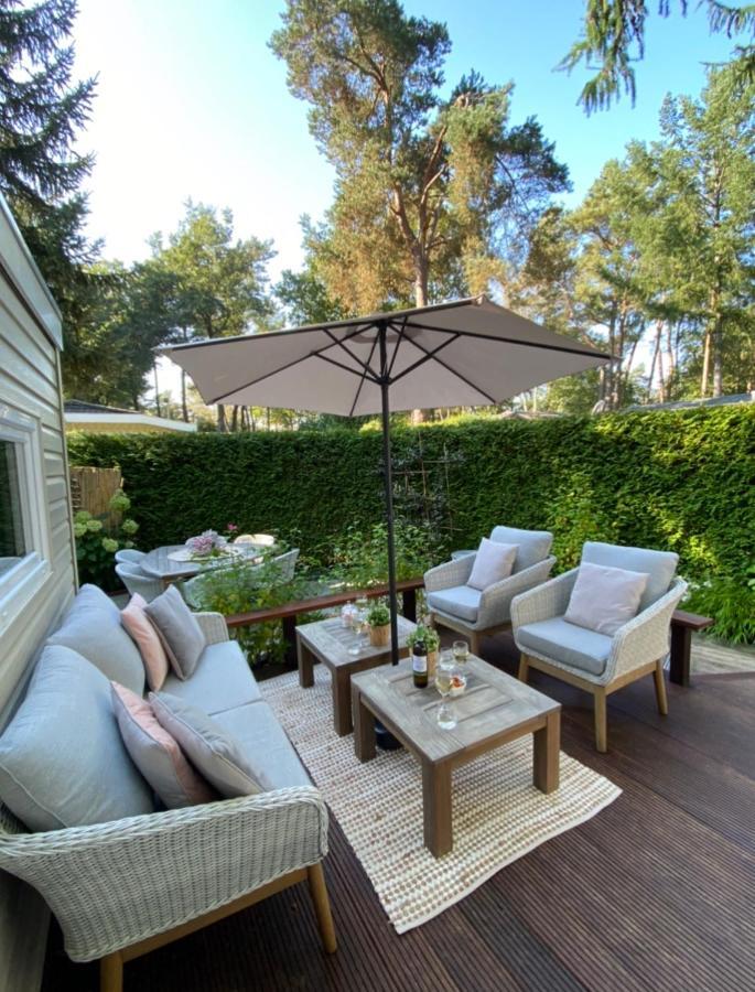 Luxe Chalet Met Prachtig Terras Op De Veluwe , Veel Privacy Хундерло Экстерьер фото