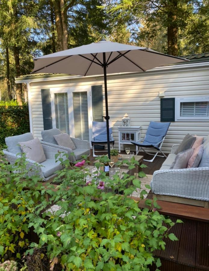 Luxe Chalet Met Prachtig Terras Op De Veluwe , Veel Privacy Хундерло Экстерьер фото